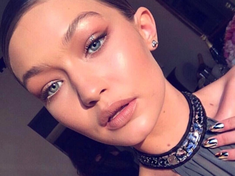只要更改一個 Setting,你也可以拍出如 Gigi Hadid 那麼美的 Selfie!