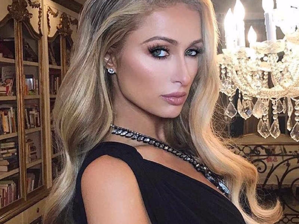 超high！宇宙名媛 Paris Hilton 《最新穿搭》派對女王為「萬聖節」試衣！
