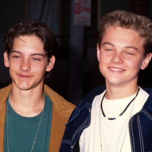 李奧納多與陶比麥奎爾共同出遊，超級好朋友大街放閃！