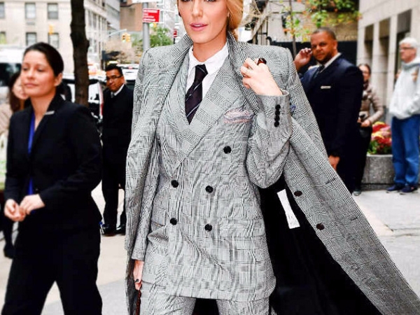 今秋趨勢「女扮男裝」！Blake Lively《最新穿搭》一身帥氣現身紐約街頭！