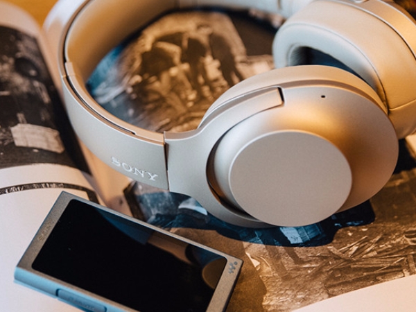 潮流文青的 6 首「微眾」情緒歌單 Sony h.ear 把人生的情緒推到眼角泛淚