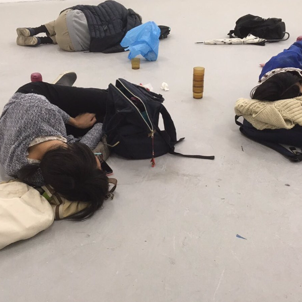 學生曝光美術、設計系都這樣睡覺　網友驚呆：比上班還要辛苦！