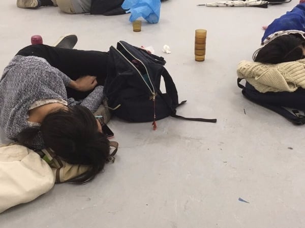 學生曝光美術、設計系都這樣睡覺　網友驚呆：比上班還要辛苦！