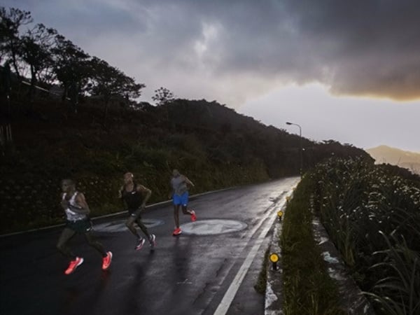突破挑戰！ ELIUD KIPCHOGE 領軍 NIKE FAST42 跑者征服風櫃嘴