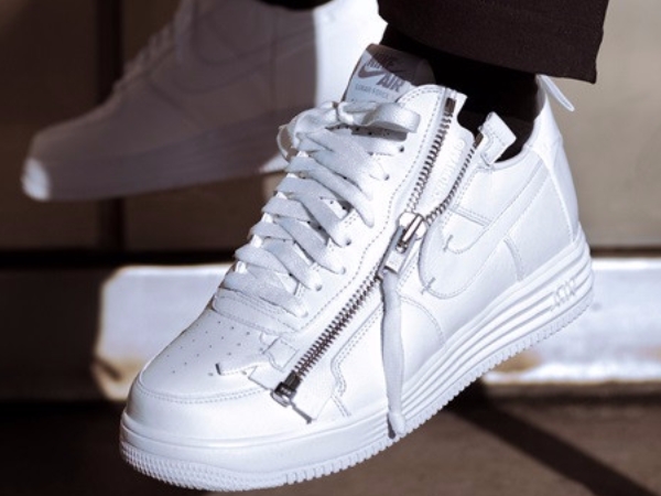 NIKE SPORTSWEAR 「AF100」系列致敬永恆經典的 AIR FORCE 1 純白款