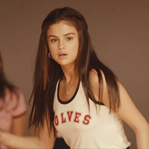 強勢回歸！Selena Gomez新歌Wolves暗喻有跡可循，粉絲眼尖發現前MV早已埋伏筆