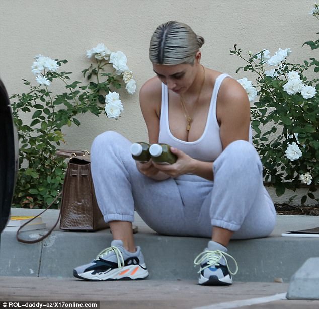 金卡戴珊著用這雙 Yeezy 跑鞋健身 大尺寸臀部坐下後讓網友驚「形狀好詭異」!