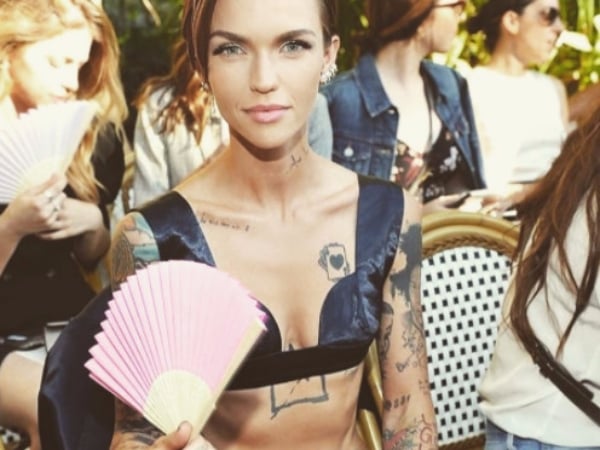 被網友質疑「瘦到不健康」　Ruby Rose 爆氣：我在鼓勵大家別去吃骯髒的垃圾食物！