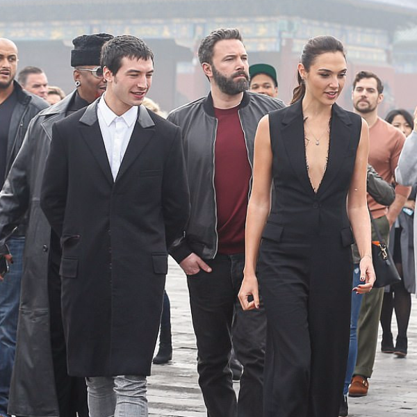 〔美漫英雄〕「正義聯盟」齊遊北京天壇　6 大 DC 超級英雄一字排開超霸氣！