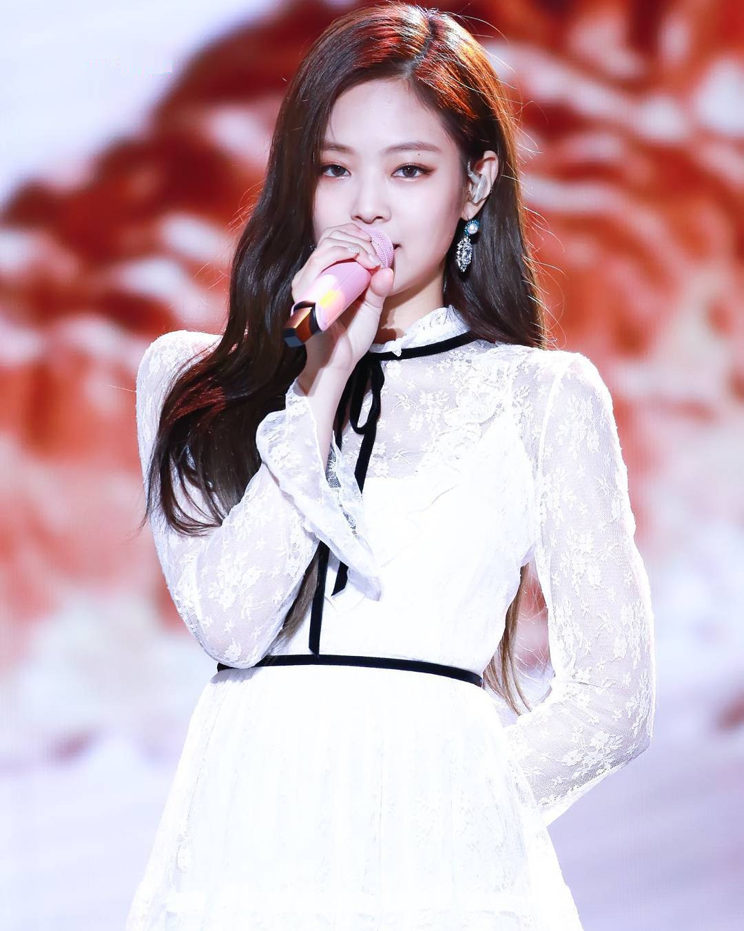 魅力四射！BLACKPINK成員Jennie《最新穿搭》亮麗現身韓國平昌音樂節！