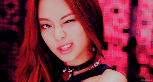 魅力四射！BLACKPINK成員Jennie《最新穿搭》亮麗現身韓國平昌音樂節！