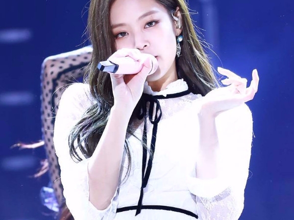 魅力四射!BLACKPINK成員Jennie《最新穿搭》亮麗現身韓國平昌音樂節!