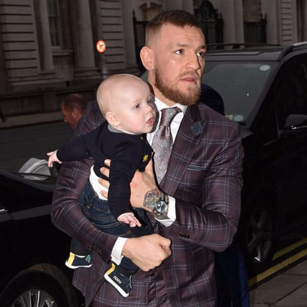 Conor McGregor 變身超級嚴父　已為 5 月大兒子開始拳擊手基本訓練！