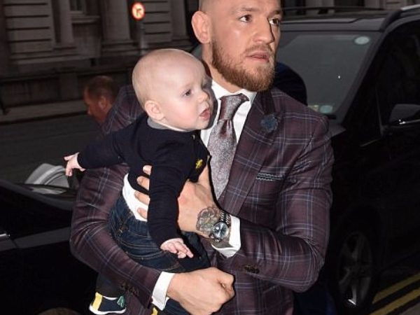Conor McGregor 變身超級嚴父　已為 5 月大兒子開始拳擊手基本訓練！