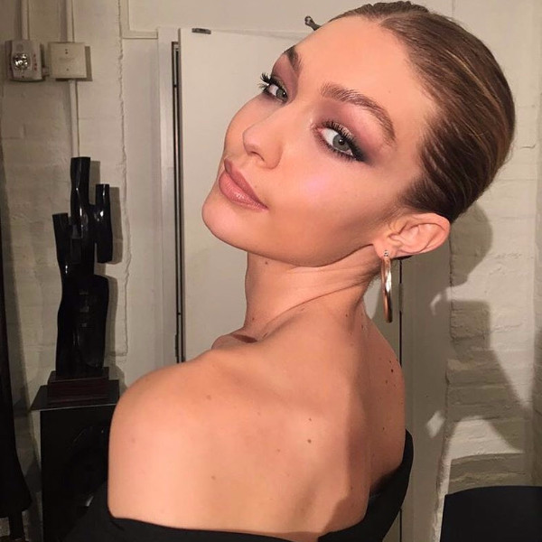 時尚性感！超模Gigi Hadid《最新穿搭》出席紐約聯名彩妝活動！