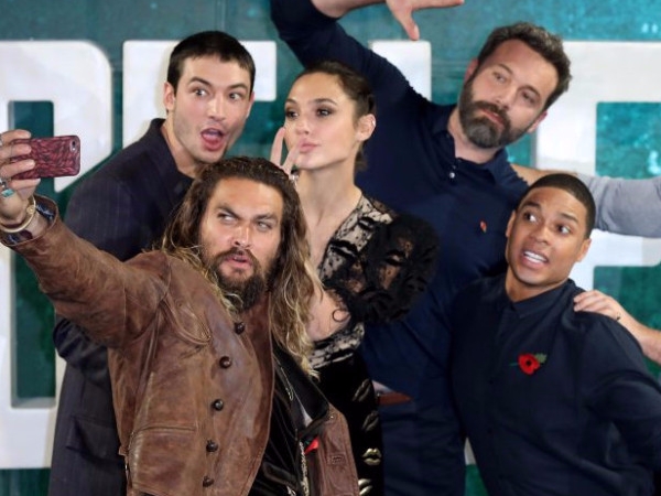 六俠自拍超搞笑!神力女超人Gal Gadot《最新穿搭》倫敦「正義聯盟」 宣傳!