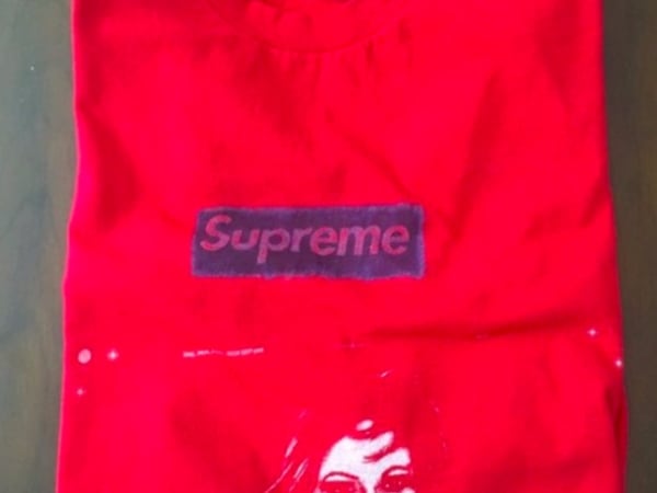 這個價錢你買單嗎？「 Andrei Molodkin x Supreme 」樣板 Tee 售出價格竟為「 ＿＿＿美元」！