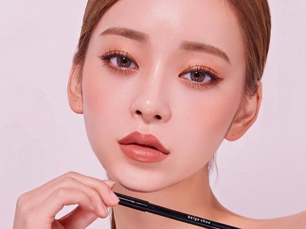 韓國女生都紛紛換上這款唇膏，這個秋冬沒有一支就太落伍了！