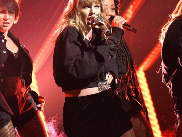 泰勒絲轉型成為唱跳歌手　SNL 首唱《Ready for It?》性感度爆炸！