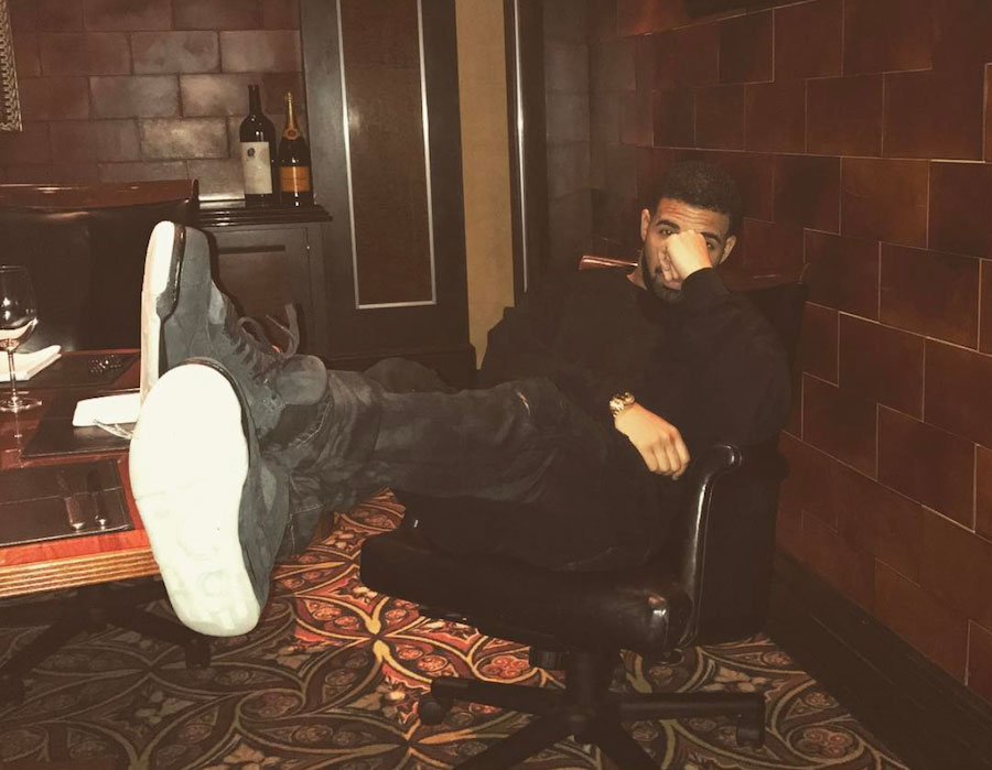 陳冠希、Drake 都搶先入手啦!KAWS x Air Jordan 4 「霸氣黑」將在本月販售