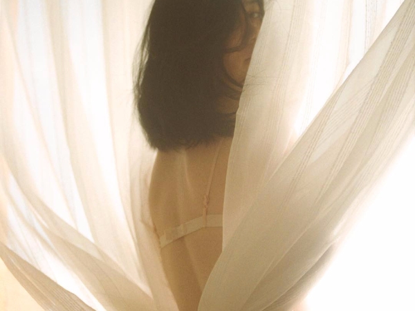 顛覆以往！神秘攝影師Li Hui「輕柔系寫真」自學成材，拍出女性甜蜜與性感