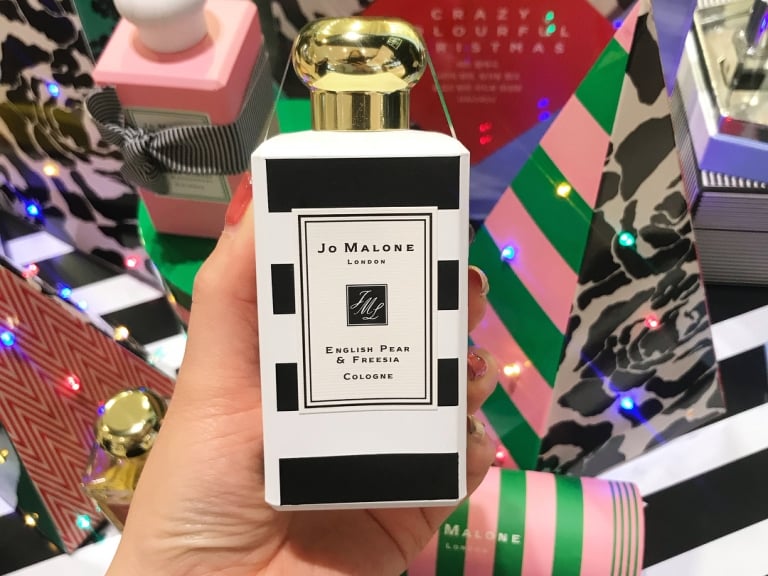 時尚的黑白香水瓶內藏清新梨子香氣，Jo Malone London 又再下藥了