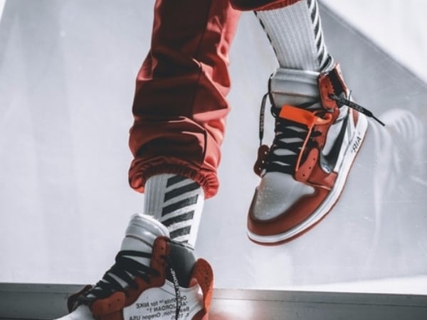 真偽差異大公開！天價 Off-White x Air Jordan 1 可別買到假貨啊