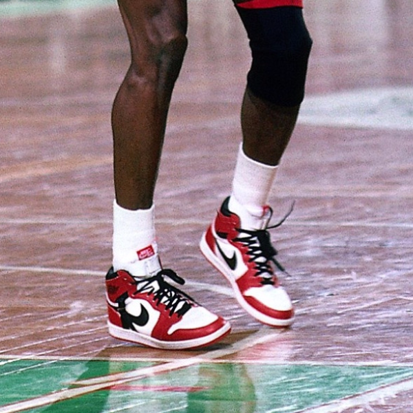 一雙要價 70 萬台幣！原來喬丹真的穿過這雙「復健版」 Air Jordan 1