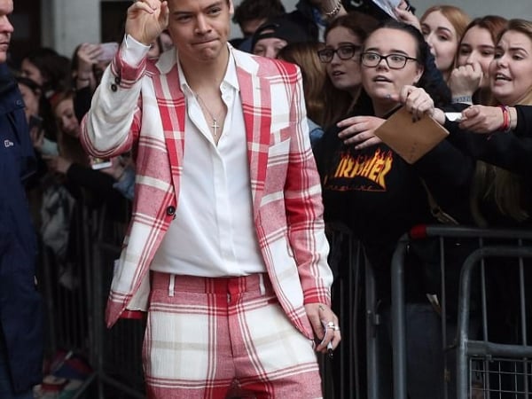 每一任都超辣！Harry Styles 主秀 2017 上海維密　同場就有他 4 位前女友！