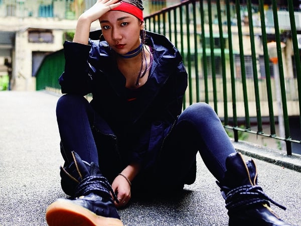 《走到飛》的唯一嘻哈女聲–吳卓源，上腳全新 Air Force 1 帥出新高度！