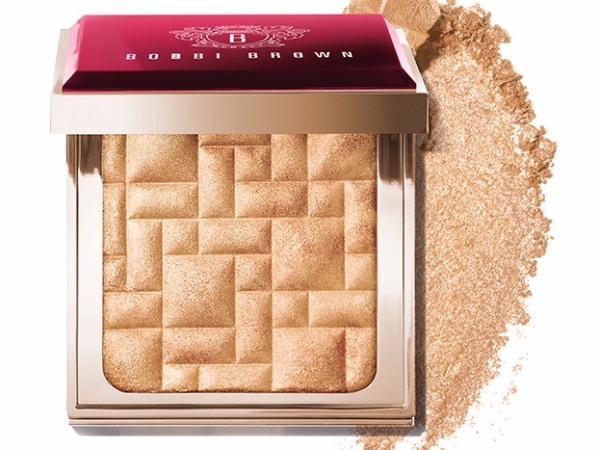 聖誕趴就靠它！ BOBBI BROWN 「閃到沒朋友 2.0 」再出擊，自體展現女神光芒
