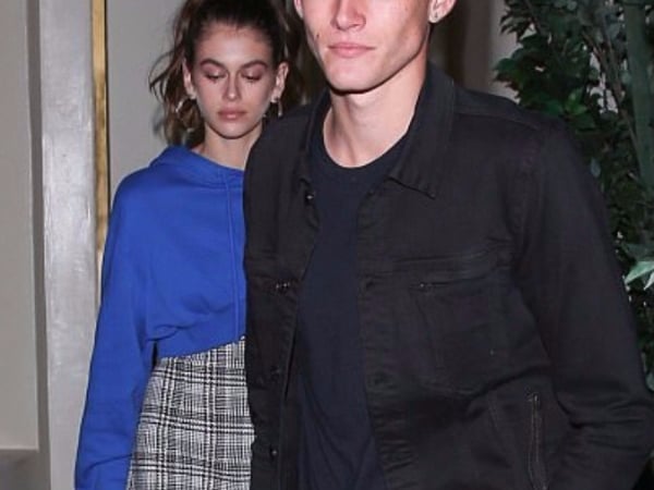 超顏質「星二代」兄妹！16歲Kaia Gerber《最新穿搭》11頭身還一身潮牌！