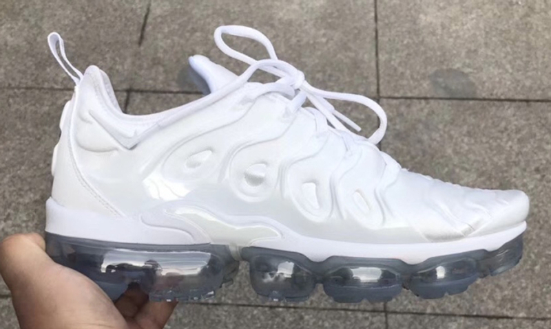 vapor max plus white and red