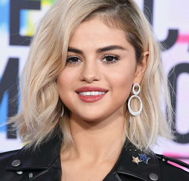 名人造型大不易！連賽琳娜的「新造型」 都被「超猛網友」說像鬼娃新娘！