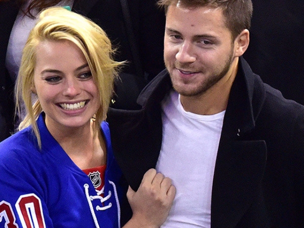 「小丑女」Margot Robbie 開腔談及婚後生活，她的結婚戒指原來不是每天戴著？