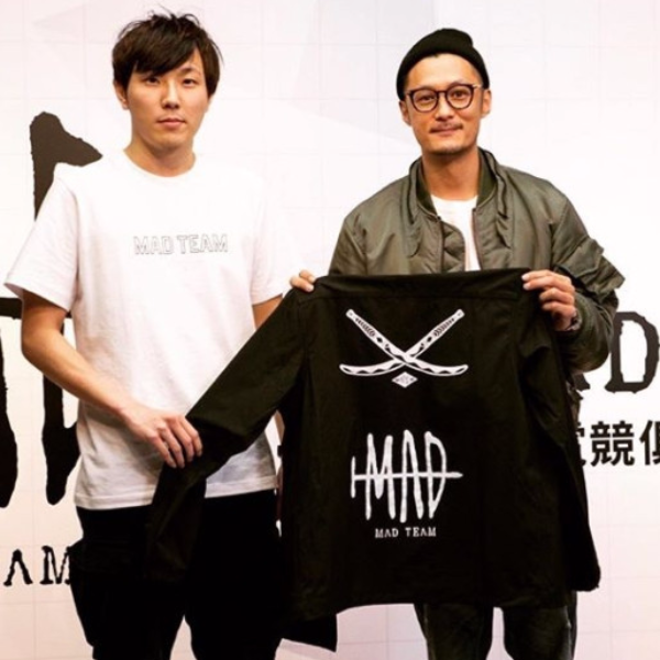 〔玩跨子弟〕余文樂宣布成立台灣電競團隊 「MAD TEAM」！旗下選手穿搭大走硬派軍裝風格