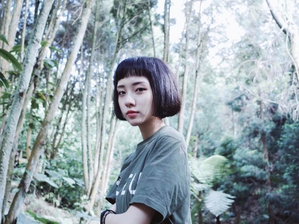 【潮妹一週間】潮妹不是只有辣、酷、帥！ 李宥完美展現中性「山系時尚」！