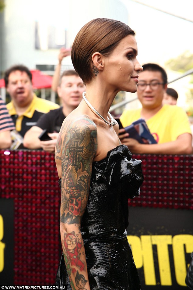 中性女模 Ruby Rose 體重只剩 44 公斤 皮包骨出席《歌喉讚 3》首映會嚇壞網友！