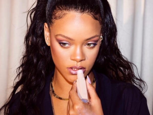 粉絲盼望 Fenty Beauty 採用跨性別者　蕾哈娜表達不玩「政治正確」的觀念被讚爆！