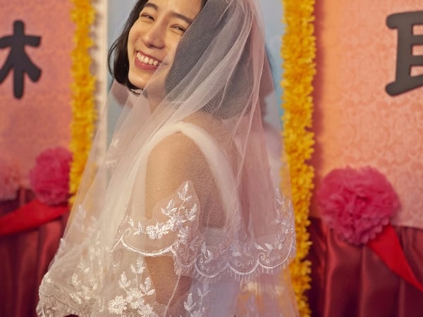 《血觀音》溫貞菱披婚紗偷窺冥婚！病床戲撞鬼驚見好兄弟