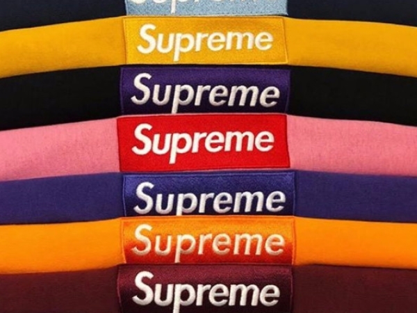 徹夜排隊也值得！17 年 Box Logo 帽 T 轉手後竟可以賣到這個價位？！