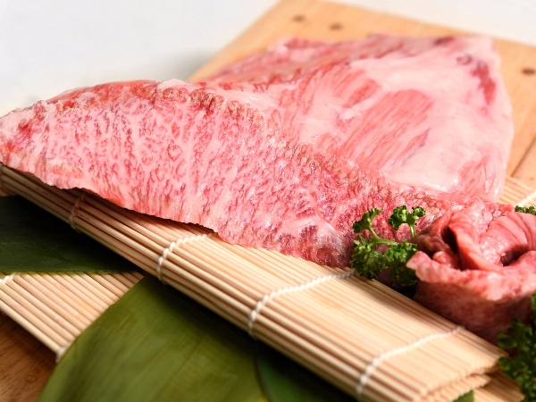 肉食族天堂！台北 W 飯店「肉遇之夜」頂級和牛吃到飽，生吃、炙燒任你選，網友：價格完全可以！