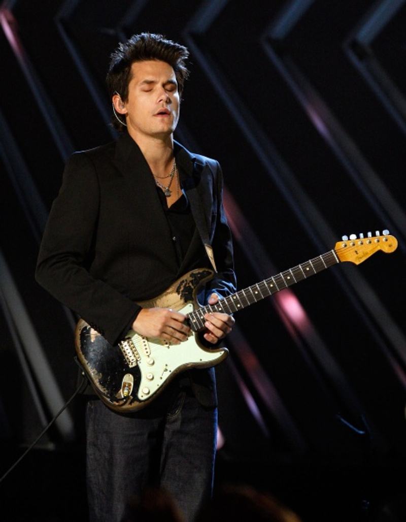 约翰梅尔医院自拍,穿著病患袍说明一切安好!