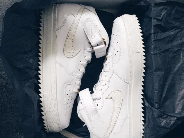 在你還沒跟風前，這些嘻哈巨星們早就上腳 Nike Air Force 1，這鞋子他們到底有多愛？