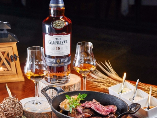 【THE SINGLE MALT X THE STEAK】 格蘭利威攜手牛排教父鄧有癸 全台 5 家餐廳限期推出 THE GLENLIVET 格蘭利威18 年單一麥芽威士忌客製化套餐
