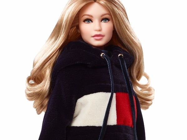 TOMMY HILFIGER與全球女裝大使GIGI HADID 推出聯名芭比娃娃  Tommy X Gigi 芭比娃娃慶祝著美國知名設計師與國際超模的合作