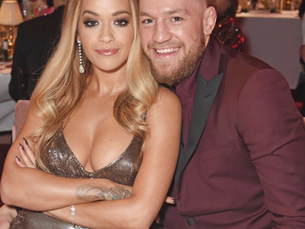 開始拈花惹草？Conor McGregor 調情辣模和 Rita Ora　網友為正宮女友抱不平！