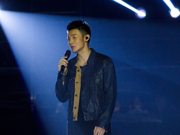 工作偏執狂？為《嗯》新歌演唱會徹夜未眠，李榮浩：「差個0.幾秒都要從頭練到最好」