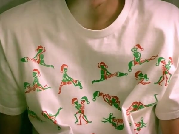 實在好害羞！ Supreme 推出限定  Xmas  Tee 穿之前還得先看場合？