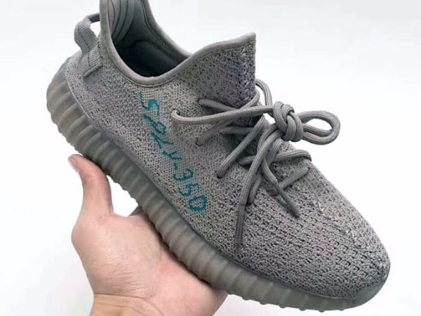 只有肯爺可以超越肯爺！YEEZY BOOST 350 V2 最新配色　實照搶先曝光！